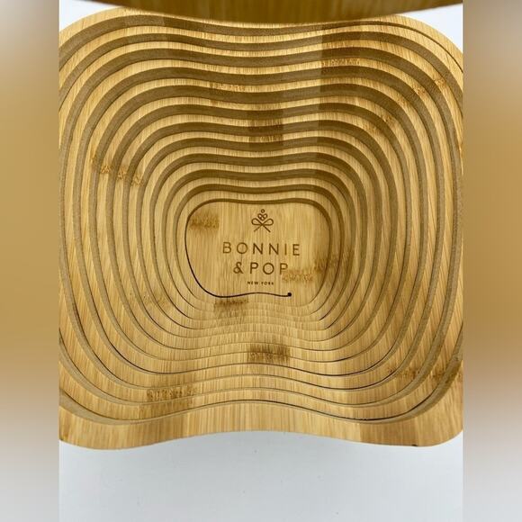 Bonnie & Pop Wooden Apple Collapsible Fruit Basket, New in box - Picture 3 of 9